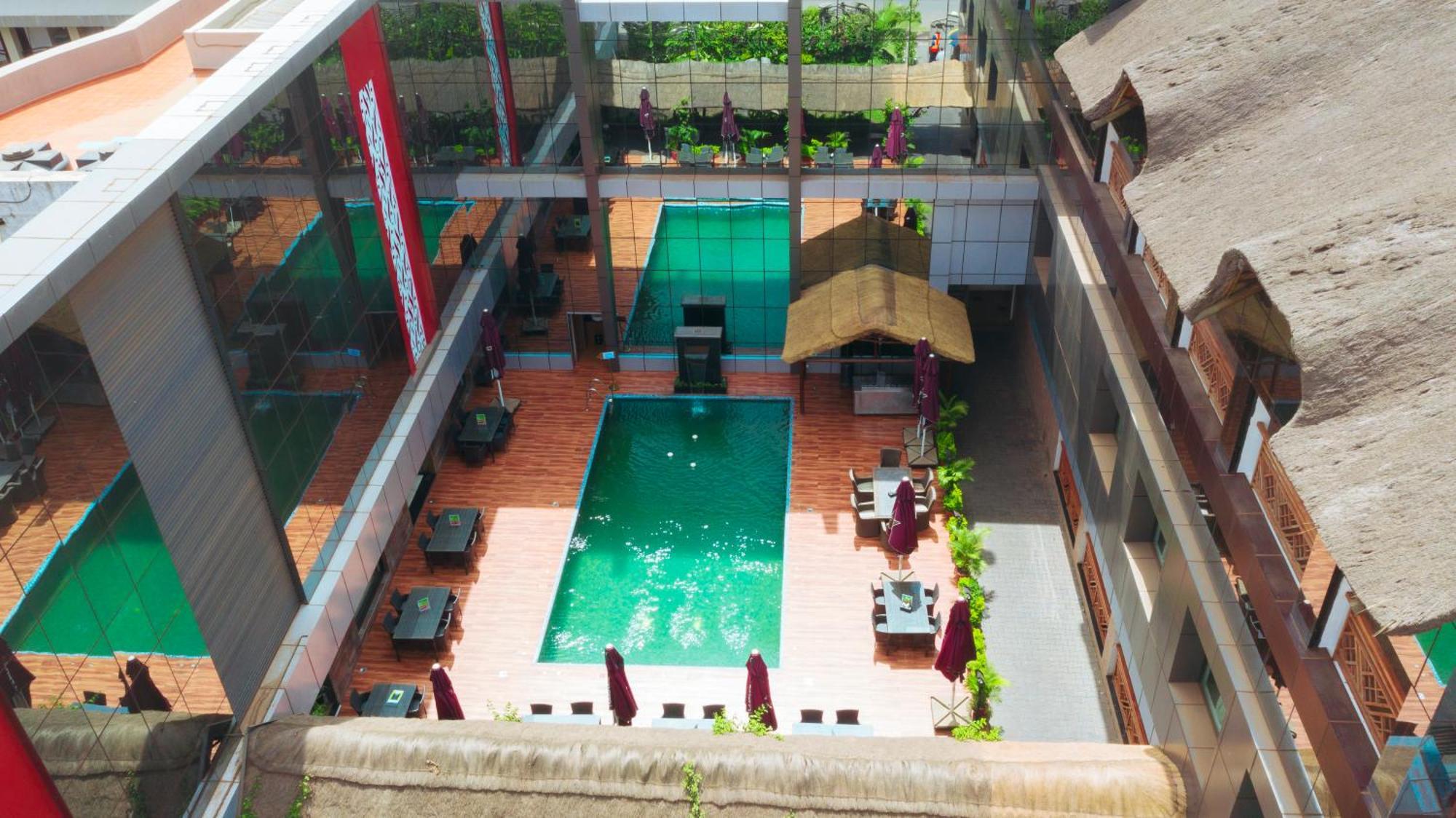 Hotel لوبومباشي المظهر الخارجي الصورة