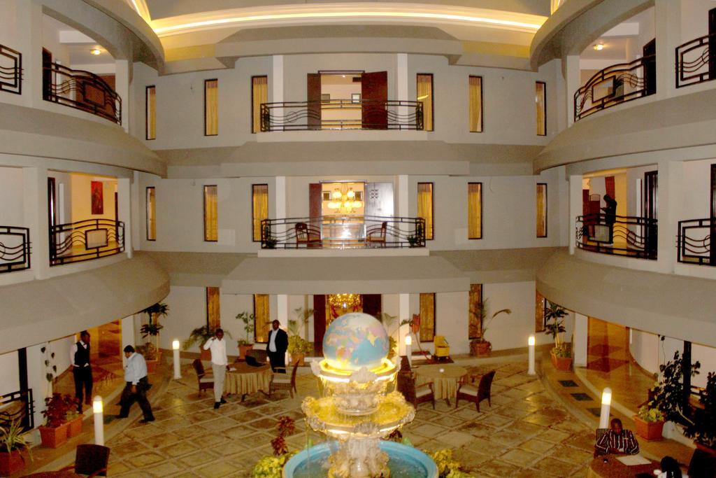 Hotel لوبومباشي المظهر الخارجي الصورة