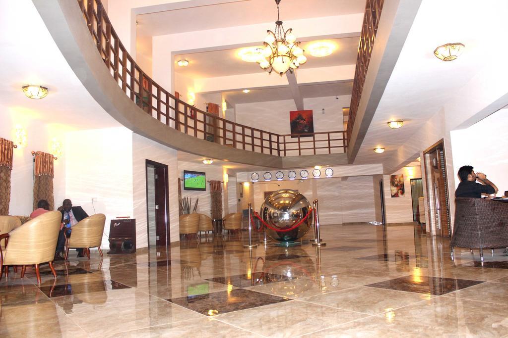 Hotel لوبومباشي المظهر الخارجي الصورة